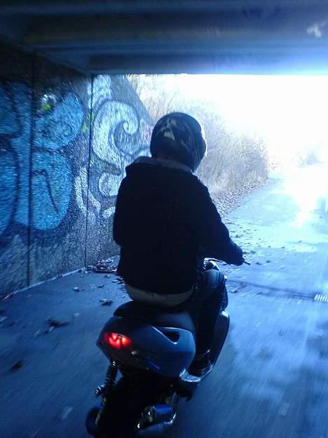 Aprilia Sonic SOLGT               - lækkert M i baglygten ! billede 6