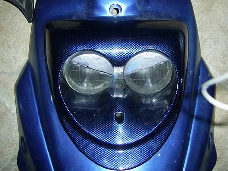 PGO hot 50 ( SOLGT ) - Blå carbon lygte skjold billede 6