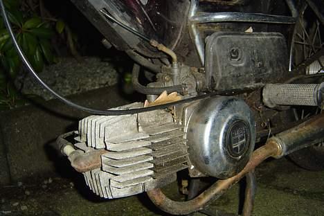Puch maxi k - sådan så motoren ud før jeg gik igang  billede 8