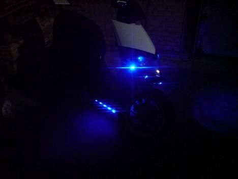 Suzuki Estilete - også lidt lys under vognen :) .... billede 13