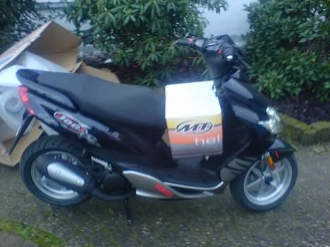 Yamaha Jog R (SOLGT) - Helmet med billede 3