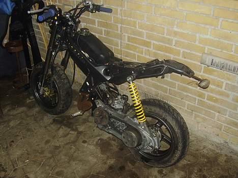 Suzuki street magic *solgt* - projekt startet :).. skjoldene er pillet af for og blive slepet ned billede 6