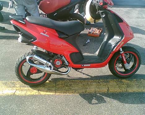 Piaggio NRG LC ( Malossi ) - Billederne er slet ikk som den ser ud nu , der er sket meget med bla. motoren. :) Billeder kommer når muligheden er der til det og når den er samlet og køreklar. :D billede 9