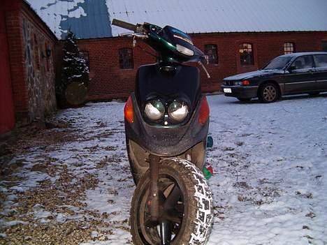 Yamaha bws spy byttet savner dig - badboy,,,,,,,min bil i bagrunden billede 1