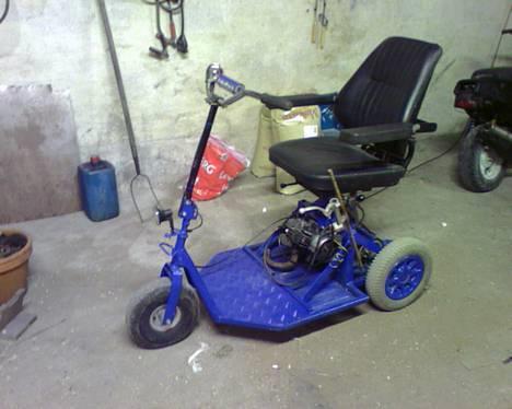 Scootcar ``Handi´´    Smidt ud - Den er godt nok blå hva?.... Hehe    :P billede 5