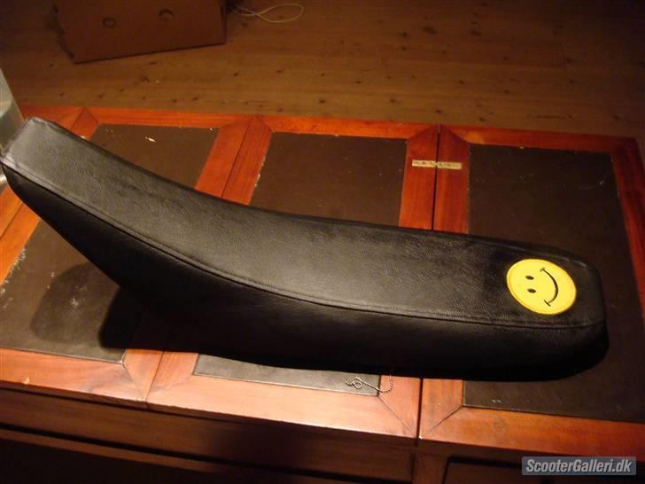 Yamaha Yamaha yz 85 03 - hehe fik polstret mit sæde med sort læder og en smily..:D billede 9