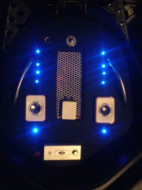 Peugeot Speedfight 2 TURBO SOLGT - Lille vilde anlæg - 10 dioder + music controller. Fedt.  billede 15