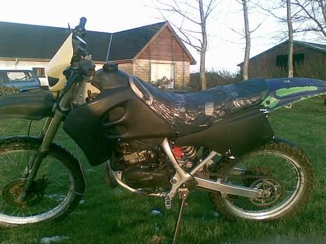 Suzuki rmx (solgt for 5kg) - dette er bare midliger tidlig betræk på sædet  billede 1