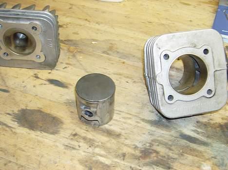 Piaggio "zip'en"byttet til 4 gear - det var det cylinder der sad på den er blevet helt kanted så skal have et nyt :D billede 13