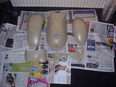 Suzuki street magic *solgt* - skjoldene har lige fået en omgang grunder så mangler de lige klar lakken og farven :) billede 14