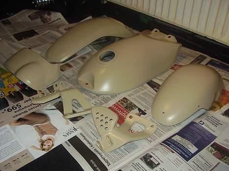 Suzuki street magic *solgt* - skjoldene har lige fået en omgang grunder så mangler de lige klar lakken og farven :) billede 15