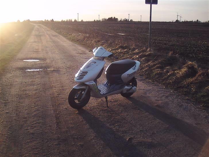 Aprilia Sonic - Solgt - Lidt fotogen er den da ! billede 2