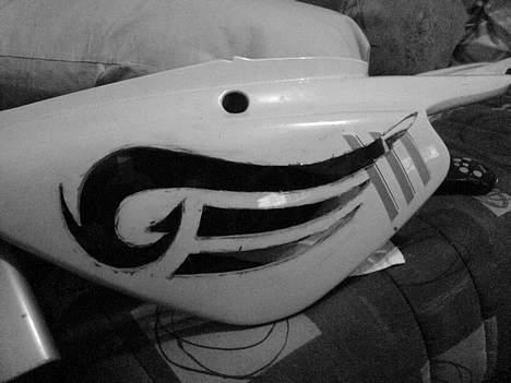 Yamaha Bws Bump - Sådan ser udskæringerne ud. Selv designet. Har sat gitter under og regner med røde dioder.  billede 2