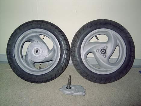 Yamaha Jog Fs - Fælge og Geardæksel efter sandblæsningen... billede 9