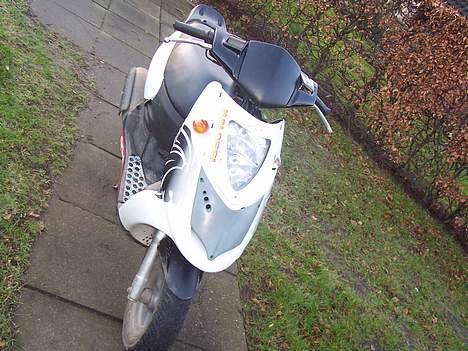 Aprilia sonic SOLGT billede 8