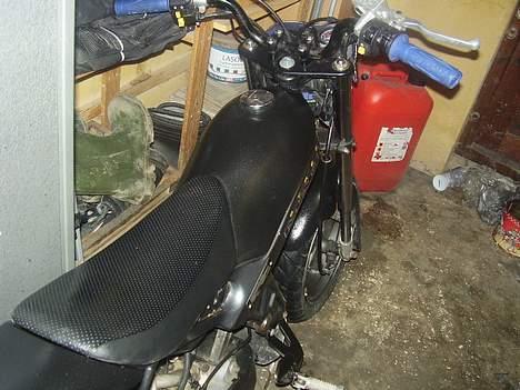 Suzuki street magic *solgt* - så skjoldene malet.. * sort med glimmer efekt billede 18