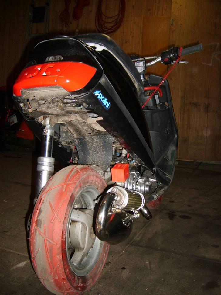 Yamaha Jog Evo2 Lc SOLGT - røven :P ( mangler rødt sæde og baglygtens skal males rød ) billede 4