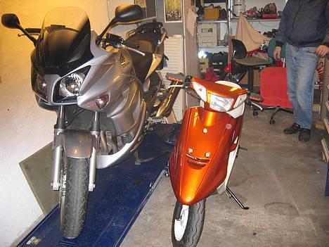 Yamaha Jog Fs TIL SALG - Min Jog og faders Honda CBF 1000  billede 5