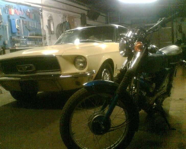 Yamaha Fs1 4 gears 50 cc - En af mine fars kammerater var lige ude i hans Mustang... billede 1