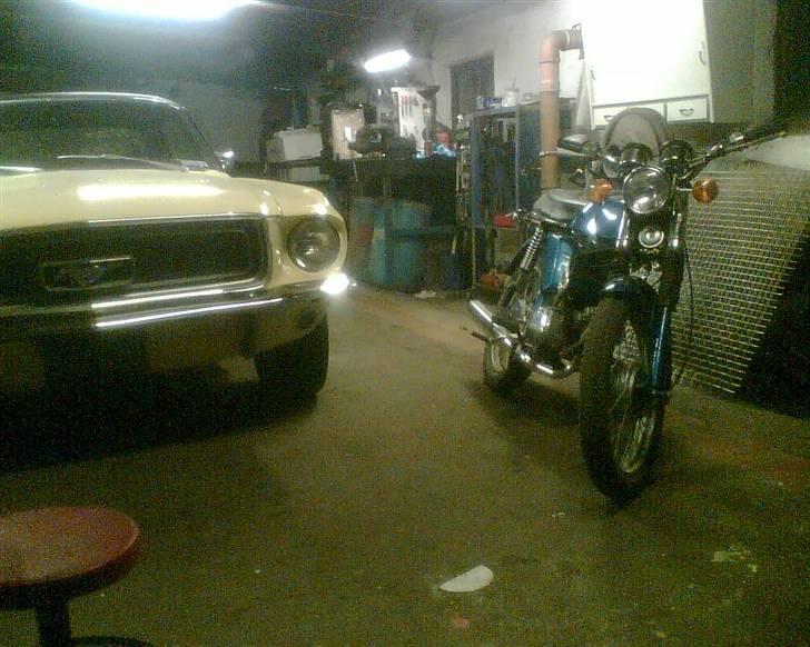 Yamaha Fs1 4 gears 50 cc - En af mine fars kammerater var lige ude i hans Mustang... billede 2