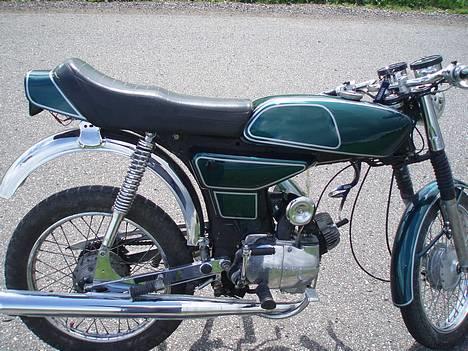 Yamaha Fs-1 4Gear malet [Solgt] - Her har vi så det vilde dyr (FØR)...! :D Farven her er ikke som den er i virkeligheden...! billede 1