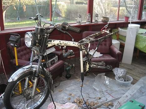 Suzuki Samurai Dm50 [ SOLGT ] - Så er scooteren ved at blive ribbet for dele, og slebet ned... billede 9