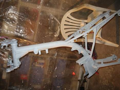 Suzuki Samurai Dm50 [ SOLGT ] - Så er den slebet ned, og har fået Grundmaling et par gange.. billede 11