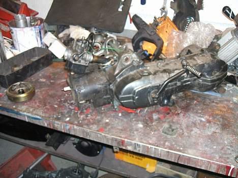 Yamaha jog vildt projekt - så er den samlet..  billede 4