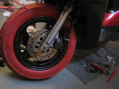 Honda  SFX [ solgt ] - Højglans og lakeret forgaffel ben og malet kaliber (: billede 9