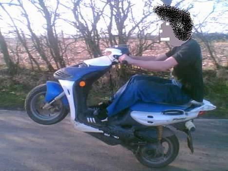 Suzuki katana ¤solgt¤ - husk nu lige den er std på nær mit rør.. billede 8