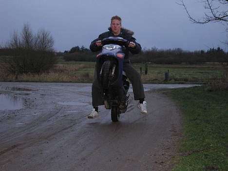 Honda SFX (BYTTET) - Mig på svinet ;) - Da jeg lige smider den på baghjul! UDEN HJÆLP :-o - Fotograf: Dorte Paulsen billede 10