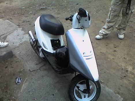 Yamaha Jog fs byttet til pmx - mig og bror malede den lige for sjovt =) billede 2