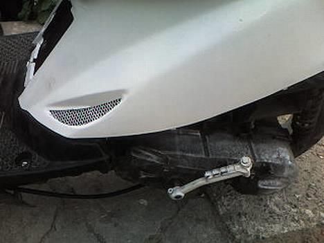 Yamaha Jog fs byttet til pmx - mig og bror malede den lige for sjovt =) billede 7