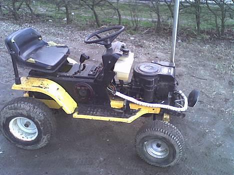 Suzuki Rmx - også min havetraktor.. sjov maskine.. mindre rem på.. hehe.. billede 6