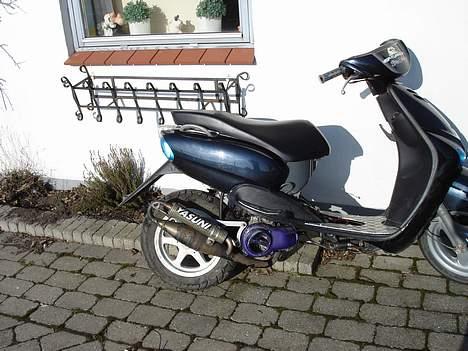 Yamaha neos/jog R byttet  - lige kommet ny mortor på (: der er underskjold men gad ik sætte det på og den er maget pæner end på billderne billede 10