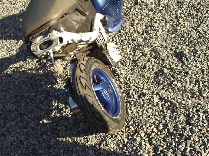 Aprilia Sonic - Solgt - Da den ikk var samlet endnu..Tjek det flotte stel uden rust, og den farve fælget har, er magen til inderskjoldene! (selv blandet) billede 13