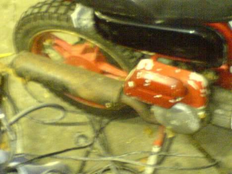 Suzuki fz50 SOLGT - eksempel på rust på udstødning og maling der skaller af. billede 4