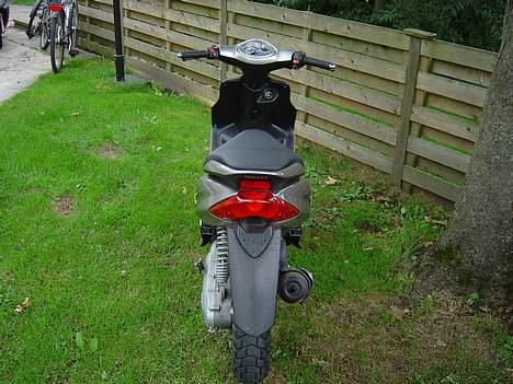 Yamaha jog r billede 3
