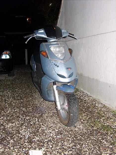 Aprilia Sonic !  - taget med blitz billede 4