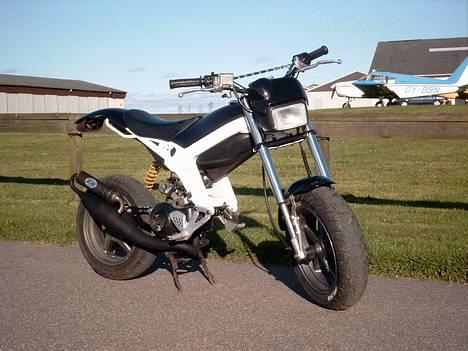 Suzuki Street Magic - Så blev der sku sat Leovince Handmade på... (SPARKER SERIØST RØV) billede 1