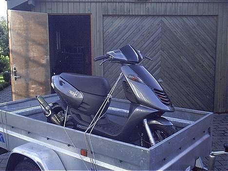 Aprilia Sonic / Solgt - " Her er vi på vej til scooter træf i sønderborg "  billede 1