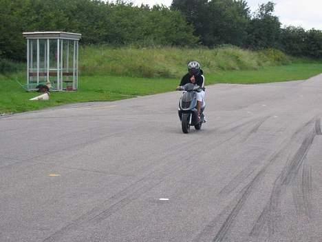 Aprilia Sonic / Solgt - " Fuld knald på ned af lang siden med omkring en top fart på 110 "  billede 6