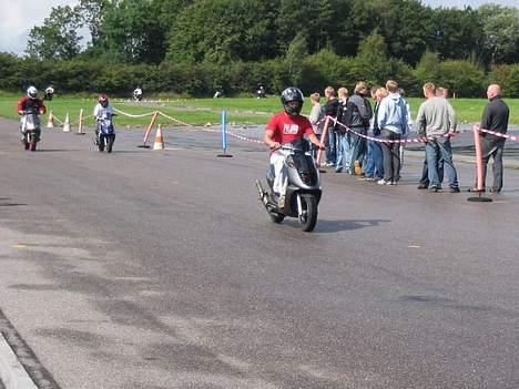 Aprilia Sonic / Solgt - " Min bror ( ham der har lavet puchen med det store hjul ) der er ud og prøve min " billede 7