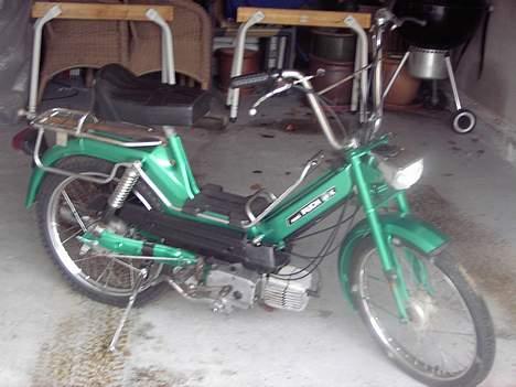 Puch Maxi 2gear solgt for 3200 - her er den så, i min profil er der billeder af hvordan den så ud før.. billede 1