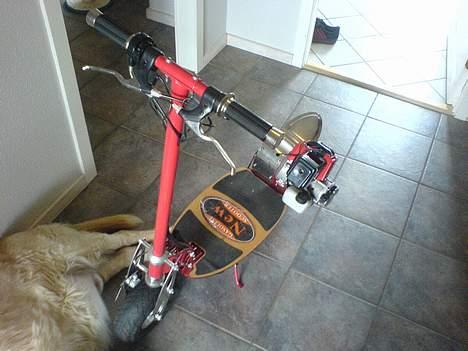 MiniBike Benzin Løbehjul. billede 1