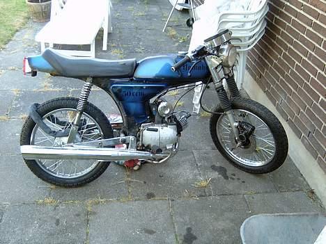 Yamaha fs-1 dx 78 - som den stod efter min bror og jeg havde sat den i stand 1 gang i sommers. billede 5