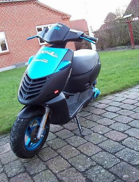 Aprilia Sonic SOLGT !  - adgang til alle billeder; http://www.scootergalleri.dk/html/gal_visbil.asp?ID=122374&ipc=379467 billede 1