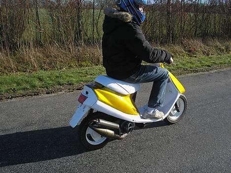 Yamaha Jog AS * Solgt * - ( ikke mig på scooteren ) Kim H der lig skulle prøve at sidde på en rigtig maskine ;D billede 12