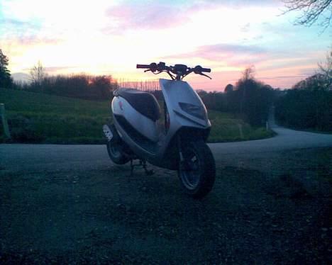 Suzuki estilete SOLGT billede 2