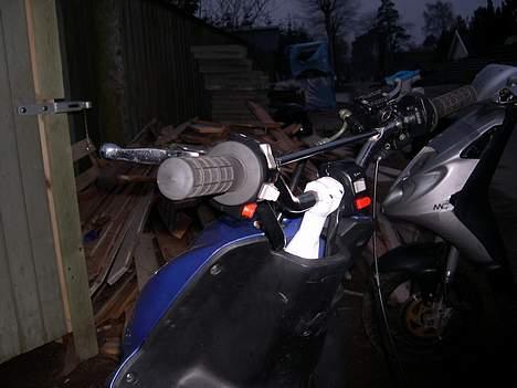 Keeway Focus <M.N.A> SOLGT - Hvid oppind med crom bartstyr, ser lidt mærkeligt ud men det går :D billede 9